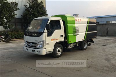 國(guó)五福田掃路車|2.5方掃路車