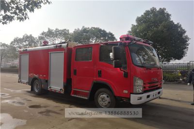 國(guó)六五十鈴700P-3.5噸水罐消防車準(zhǔn)備發(fā)車